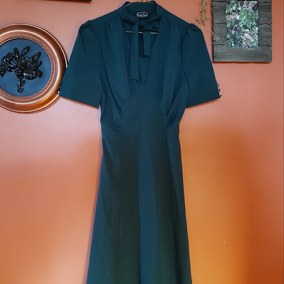 1940's vintage green dress by Voodoo Vixen - Picture 2 of 4